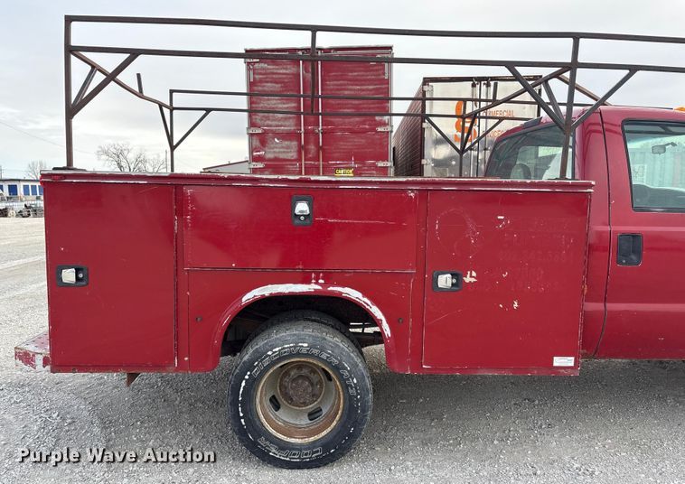 image for item FG2594 2006 Ford F350 Super Duty XL utility bed pickup truck