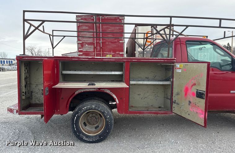 image for item FG2594 2006 Ford F350 Super Duty XL utility bed pickup truck