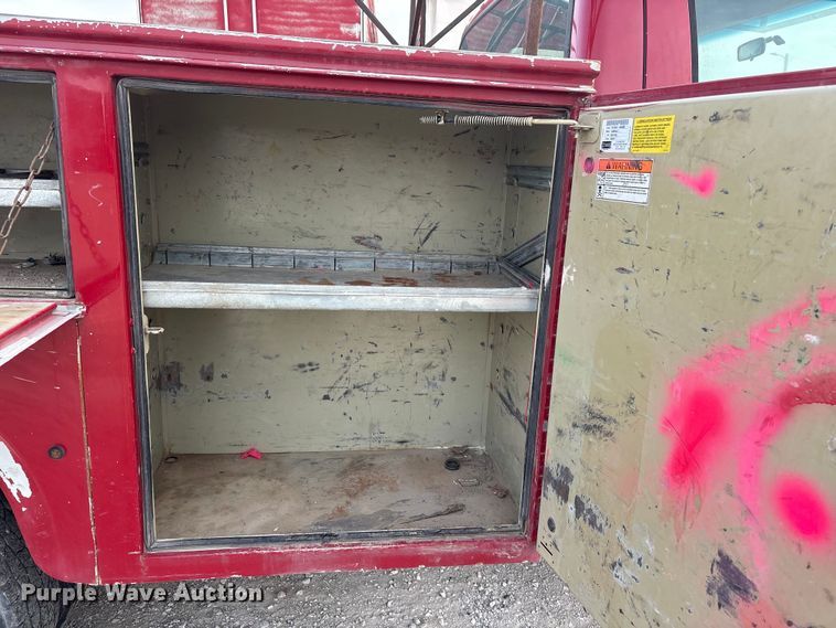 image for item FG2594 2006 Ford F350 Super Duty XL utility bed pickup truck