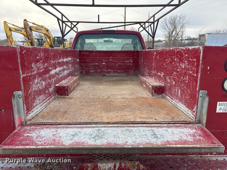 image for item FG2594 2006 Ford F350 Super Duty XL utility bed pickup truck