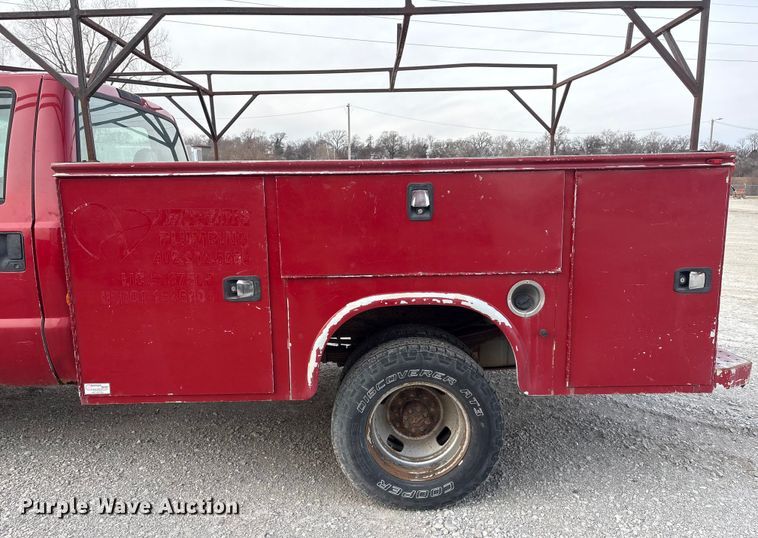 image for item FG2594 2006 Ford F350 Super Duty XL utility bed pickup truck