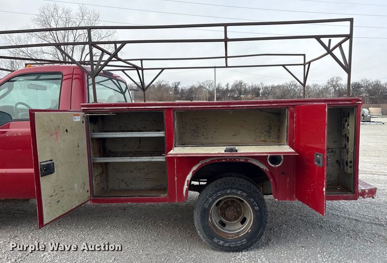 image for item FG2594 2006 Ford F350 Super Duty XL utility bed pickup truck