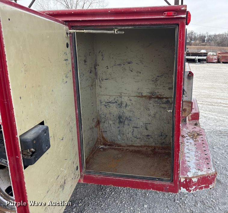 image for item FG2594 2006 Ford F350 Super Duty XL utility bed pickup truck