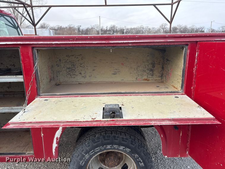 image for item FG2594 2006 Ford F350 Super Duty XL utility bed pickup truck