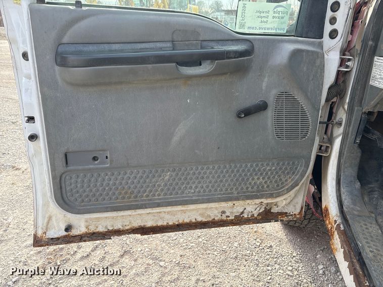 image for item FG2594 2006 Ford F350 Super Duty XL utility bed pickup truck