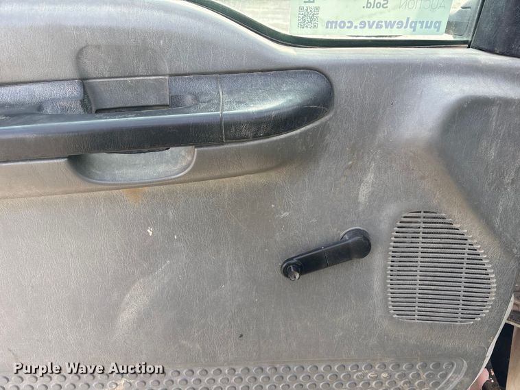 image for item FG2594 2006 Ford F350 Super Duty XL utility bed pickup truck