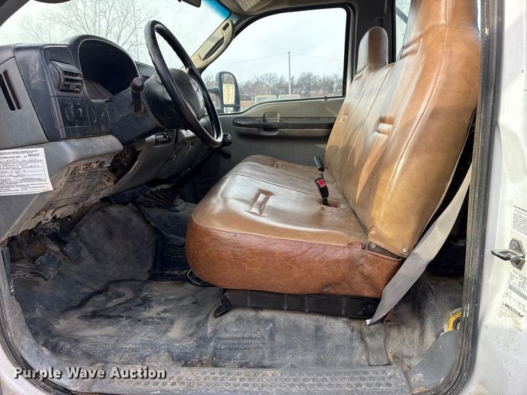 image for item FG2594 2006 Ford F350 Super Duty XL utility bed pickup truck