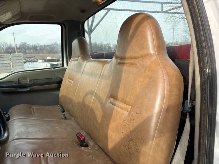 image for item FG2594 2006 Ford F350 Super Duty XL utility bed pickup truck