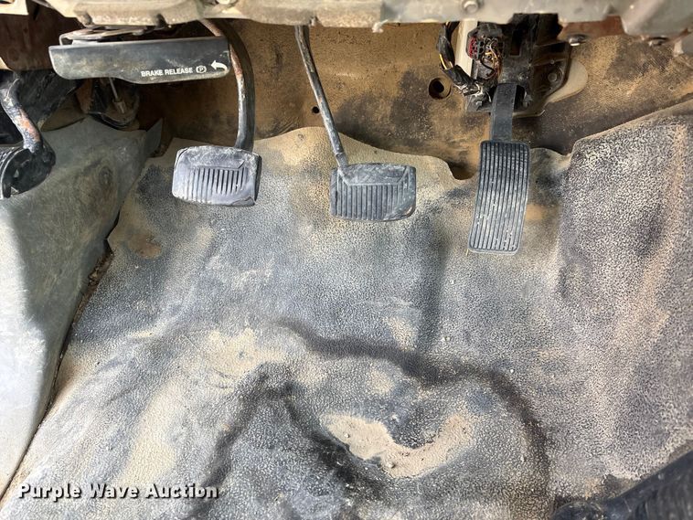 image for item FG2594 2006 Ford F350 Super Duty XL utility bed pickup truck