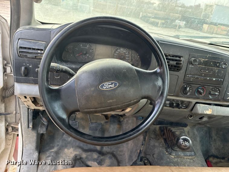 image for item FG2594 2006 Ford F350 Super Duty XL utility bed pickup truck