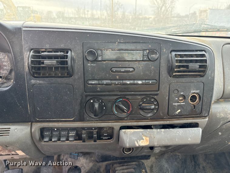 image for item FG2594 2006 Ford F350 Super Duty XL utility bed pickup truck