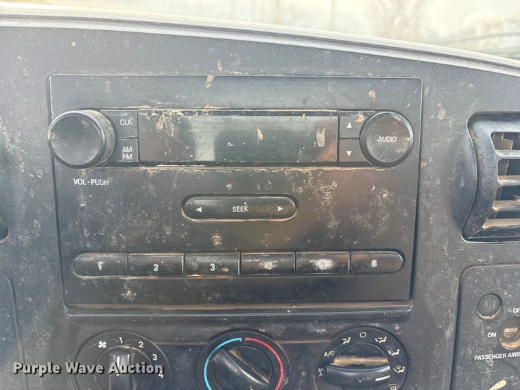 image for item FG2594 2006 Ford F350 Super Duty XL utility bed pickup truck