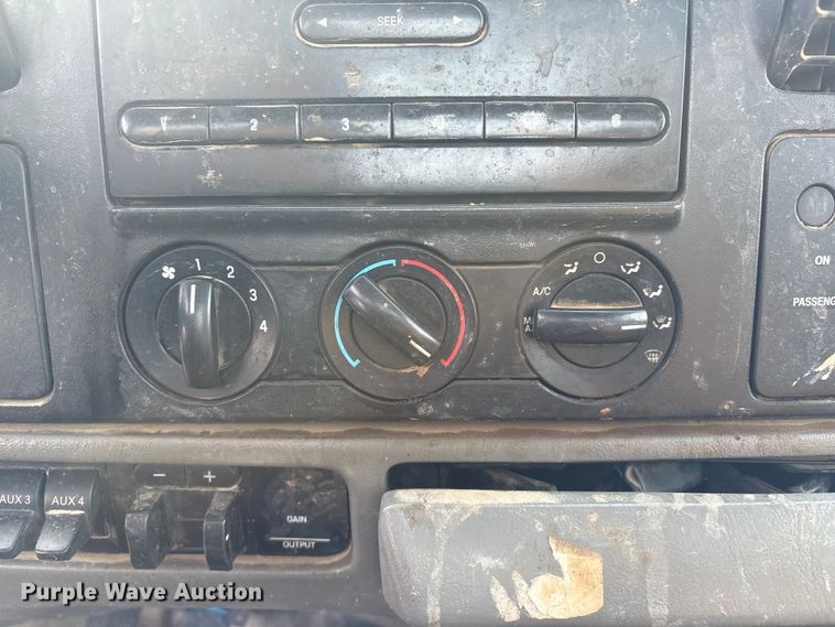 image for item FG2594 2006 Ford F350 Super Duty XL utility bed pickup truck