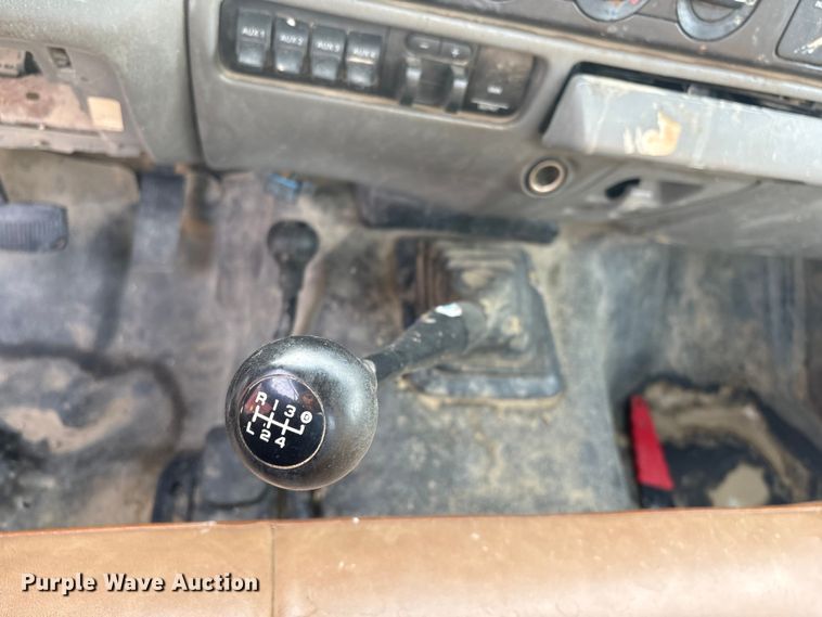 image for item FG2594 2006 Ford F350 Super Duty XL utility bed pickup truck