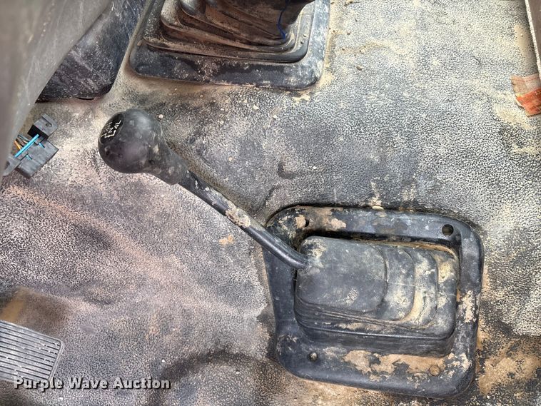 image for item FG2594 2006 Ford F350 Super Duty XL utility bed pickup truck