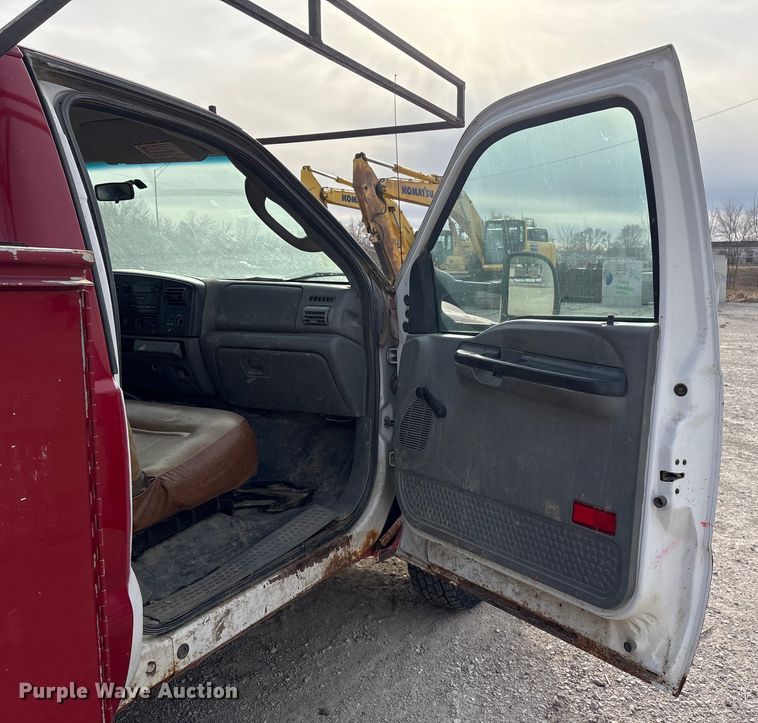 image for item FG2594 2006 Ford F350 Super Duty XL utility bed pickup truck