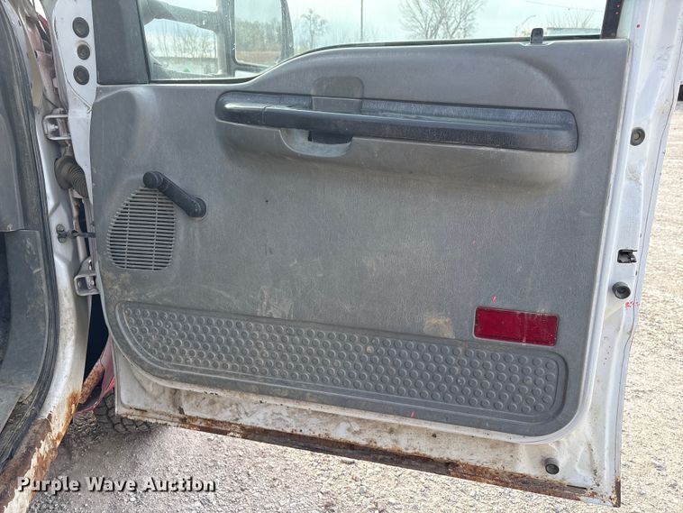 image for item FG2594 2006 Ford F350 Super Duty XL utility bed pickup truck