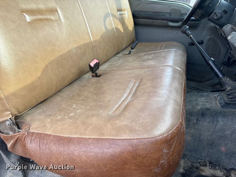 image for item FG2594 2006 Ford F350 Super Duty XL utility bed pickup truck