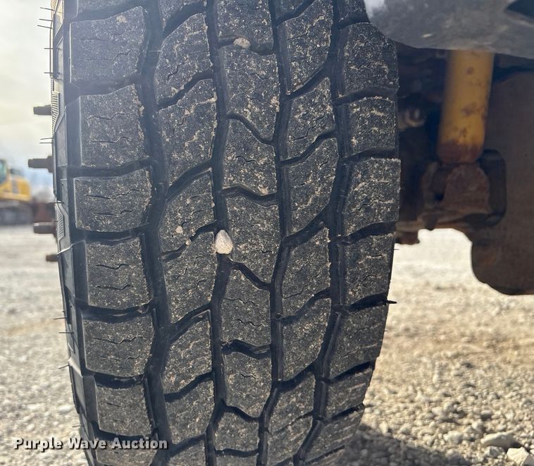 image for item FG2594 2006 Ford F350 Super Duty XL utility bed pickup truck