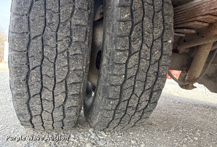 image for item FG2594 2006 Ford F350 Super Duty XL utility bed pickup truck