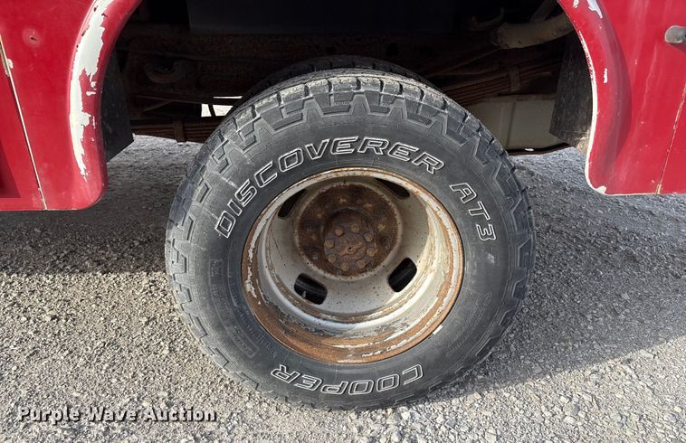 image for item FG2594 2006 Ford F350 Super Duty XL utility bed pickup truck