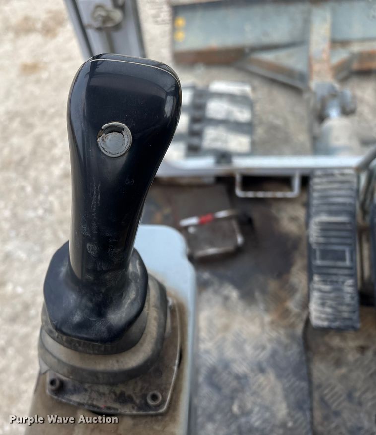 image for item FG2596 2009 Gehl G8003RD mini excavator