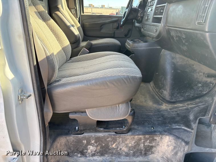 image for item FG2601 2012 Chevrolet Express 3500 van