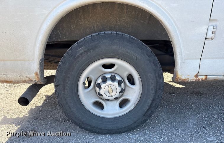 image for item FG2601 2012 Chevrolet Express 3500 van