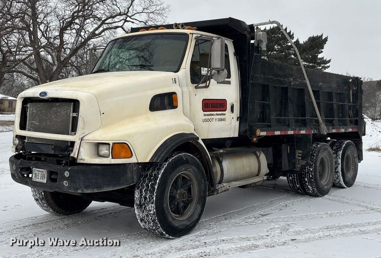 image for item FG2604 1997 Ford LT8513 dump truck