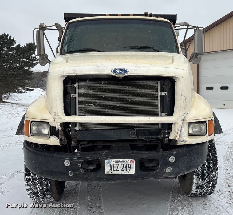 image for item FG2604 1997 Ford LT8513 dump truck