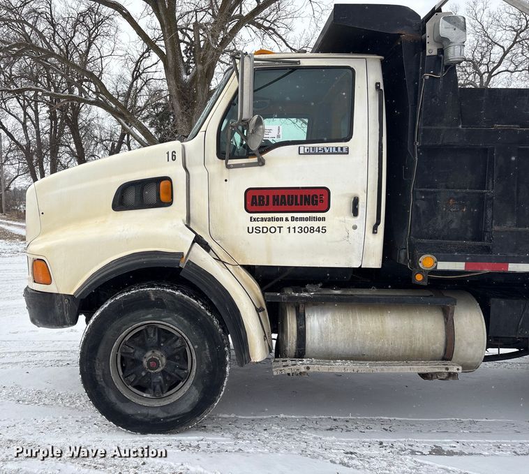 image for item FG2604 1997 Ford LT8513 dump truck