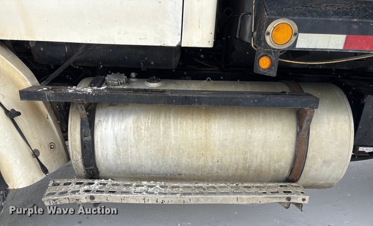 image for item FG2604 1997 Ford LT8513 dump truck