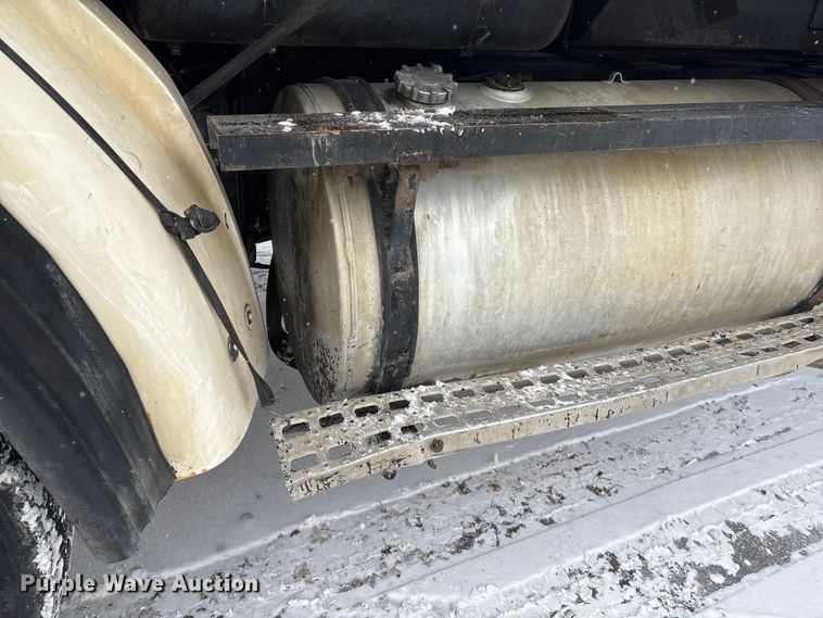 image for item FG2604 1997 Ford LT8513 dump truck