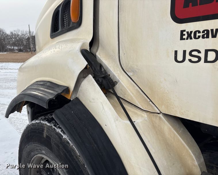 image for item FG2604 1997 Ford LT8513 dump truck