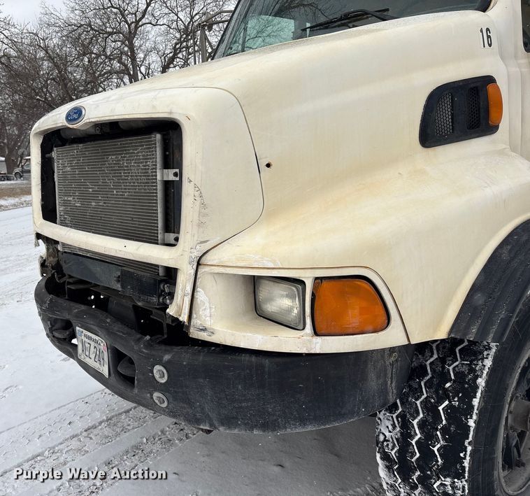 image for item FG2604 1997 Ford LT8513 dump truck