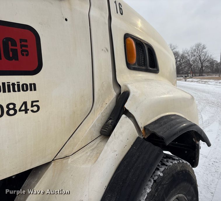 image for item FG2604 1997 Ford LT8513 dump truck