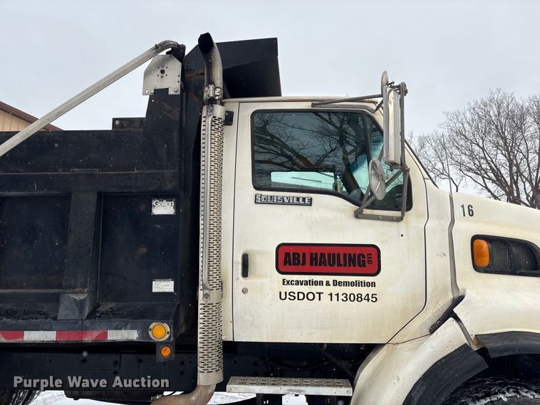 image for item FG2604 1997 Ford LT8513 dump truck