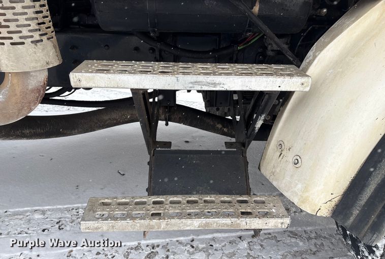 image for item FG2604 1997 Ford LT8513 dump truck