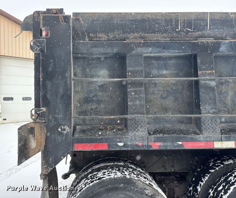 image for item FG2604 1997 Ford LT8513 dump truck