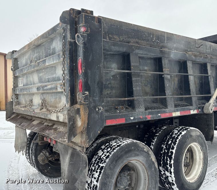 image for item FG2604 1997 Ford LT8513 dump truck