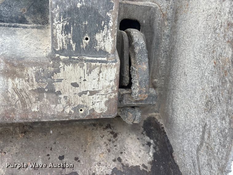 image for item FG2604 1997 Ford LT8513 dump truck