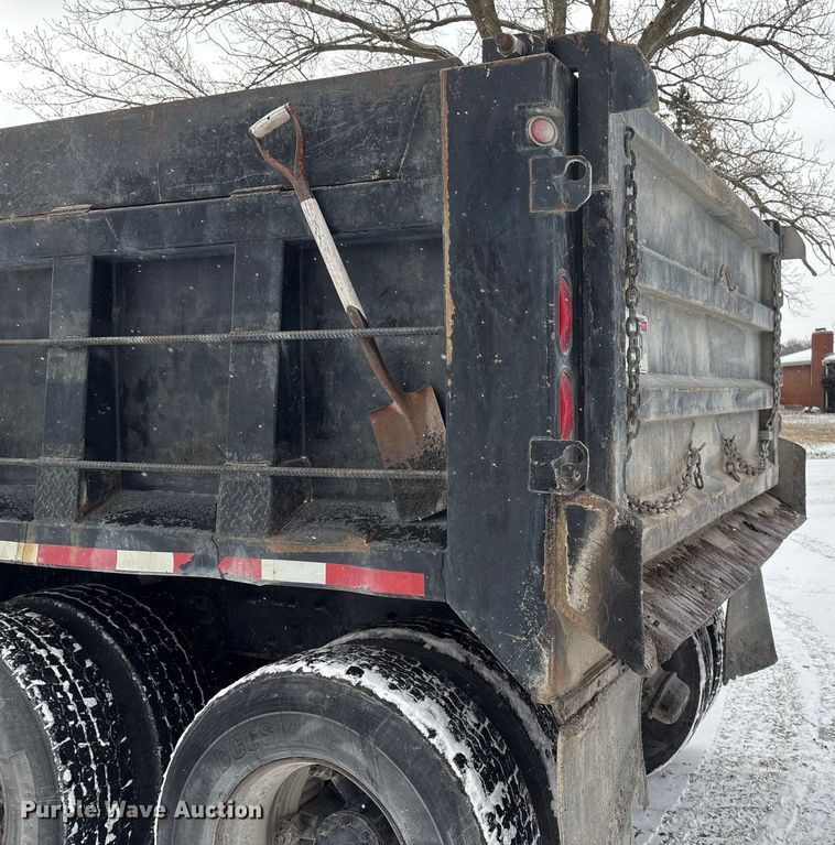 image for item FG2604 1997 Ford LT8513 dump truck
