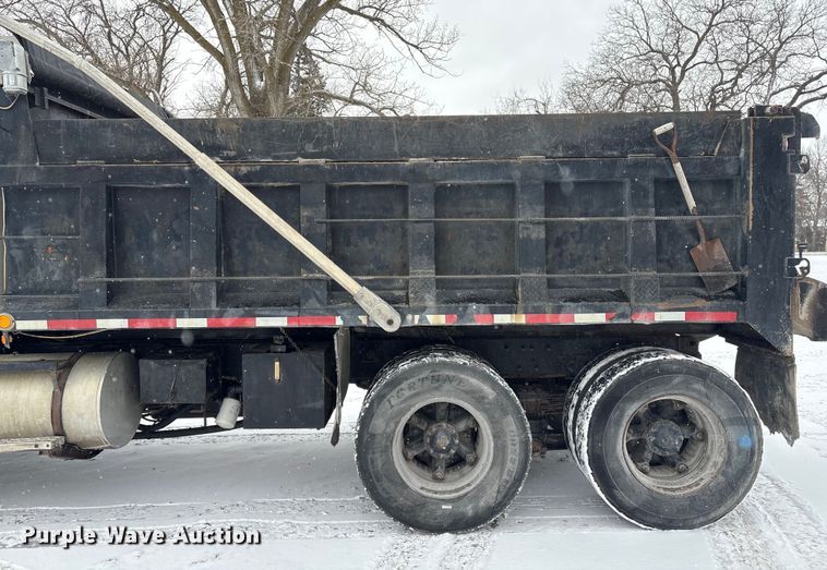 image for item FG2604 1997 Ford LT8513 dump truck