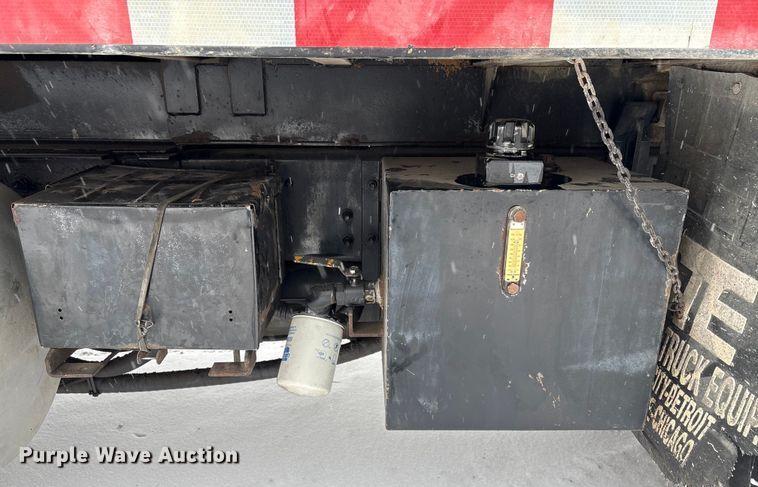 image for item FG2604 1997 Ford LT8513 dump truck