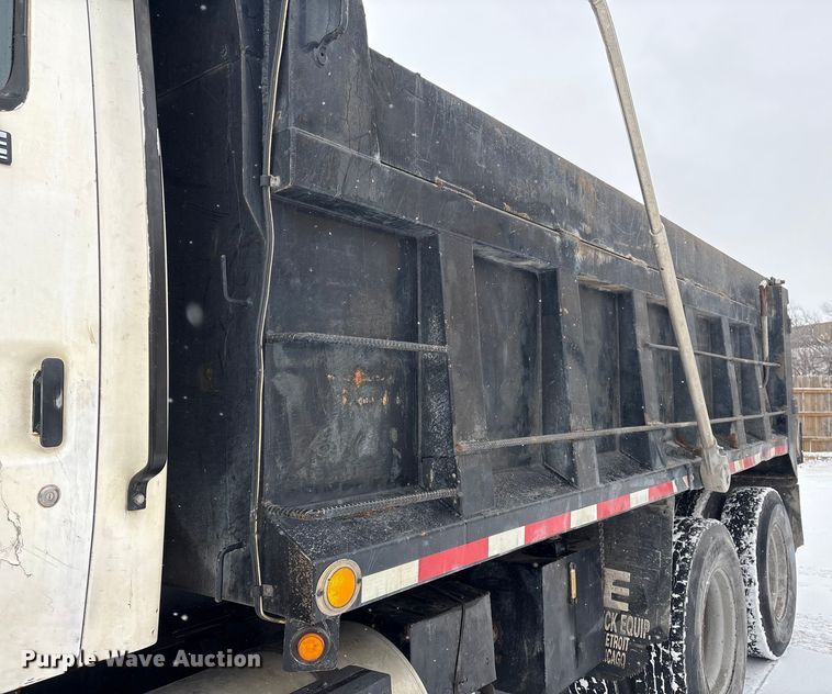 image for item FG2604 1997 Ford LT8513 dump truck