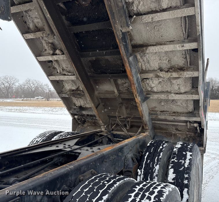 image for item FG2604 1997 Ford LT8513 dump truck