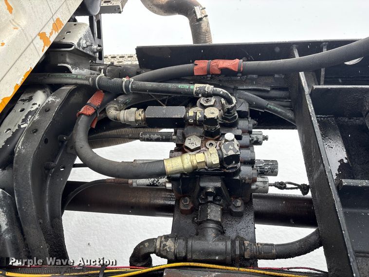 image for item FG2604 1997 Ford LT8513 dump truck