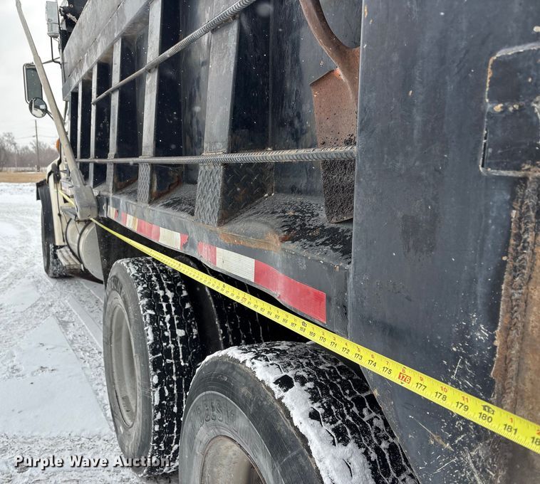 image for item FG2604 1997 Ford LT8513 dump truck