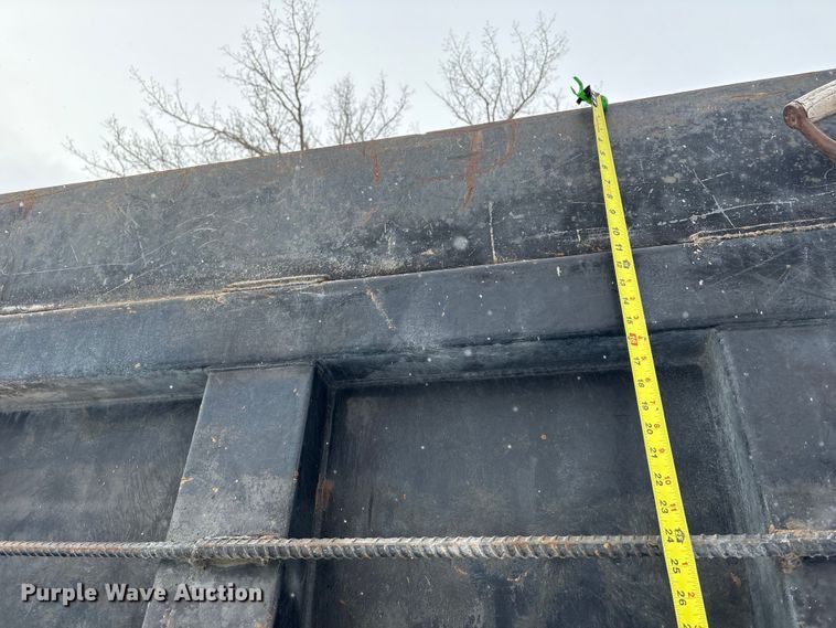 image for item FG2604 1997 Ford LT8513 dump truck