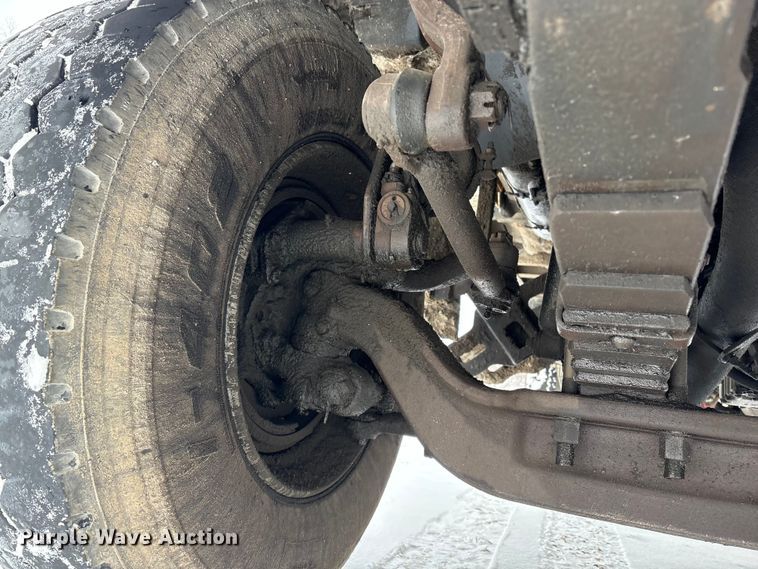 image for item FG2604 1997 Ford LT8513 dump truck